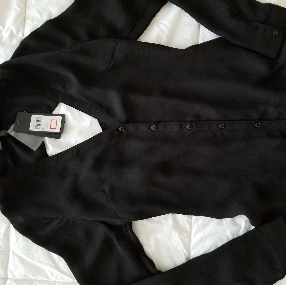 Guess V neck button up